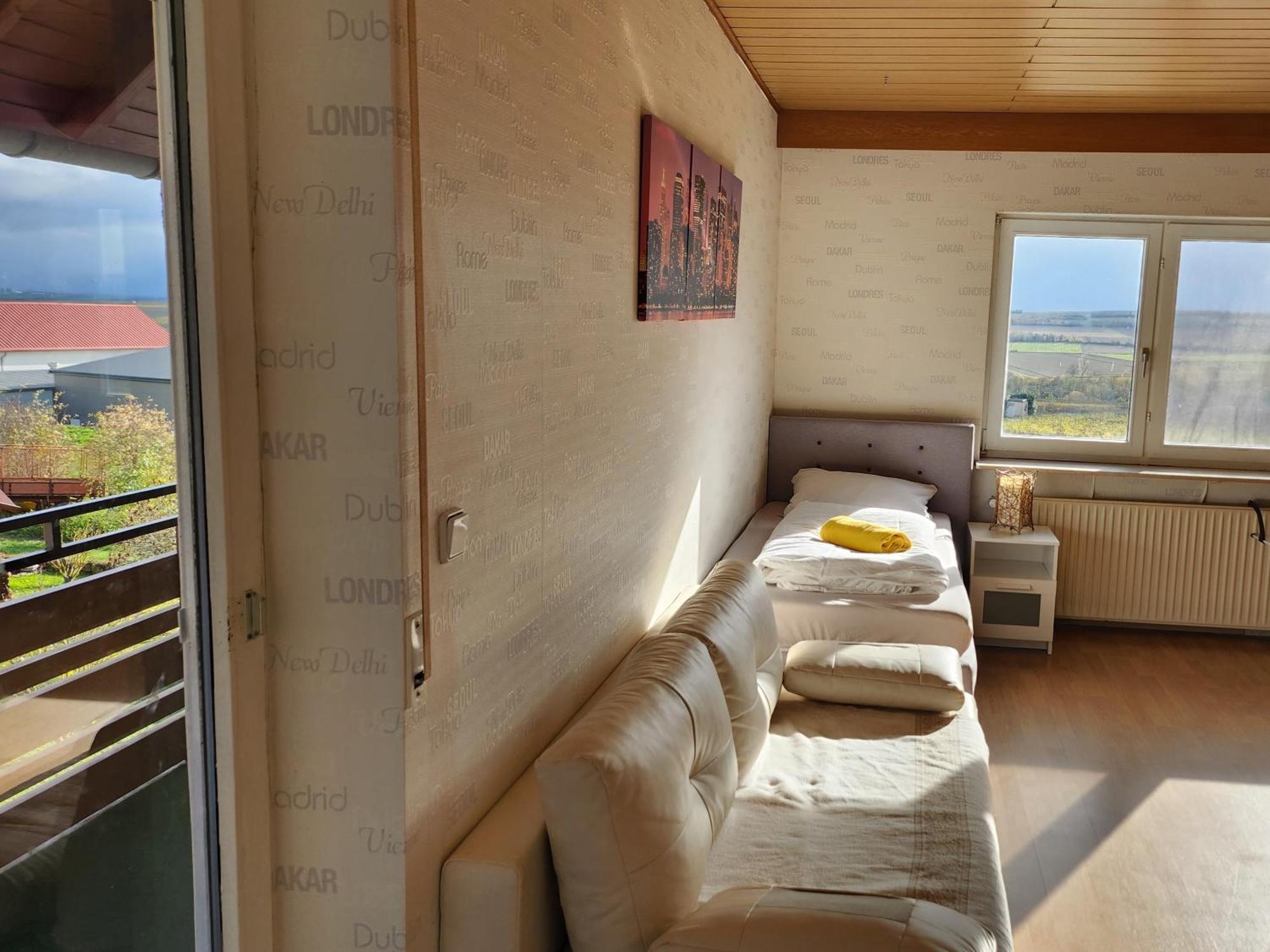 Monteurwohnung Ha-Wei -90 M2 Hangen-Weisheim Bagian luar foto